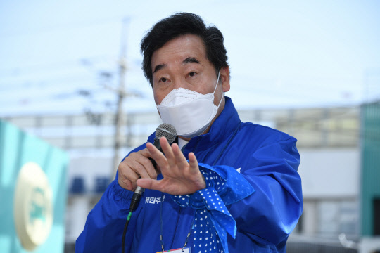 이낙연 민주당 상임선대위원장이 지난 31일 서울 광진구 지원유세에서 연설을 하고 있다. 국회사진기자단=연합뉴스